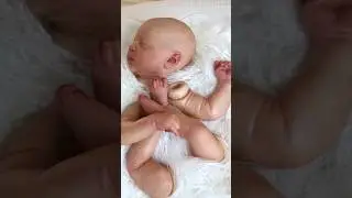 🤯 This artist creates lifelike reborn baby dolls&hellip; 🎨🖌️ #shorts #art #doll #rebornbaby