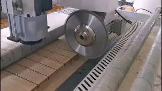 WoW! Big saw blade woodworking cnc router machine high speed cutting equipment.