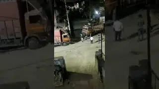 Real fight in Delhi 😂|| capital of India #delhi #fight #delhiriots #newdelhi #delhipolice #fighting