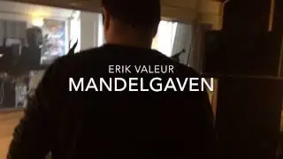 Mandelgaven af Erik Valeur