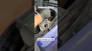 How we remove trunk struts on a R33.