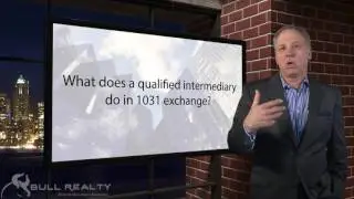 What does a qualified intermediary do in a 1031 exchange?