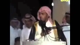 مساعد الرشيدي يصف مشاري الرشيدي بالشاعر المشاغب ويهديه بشته