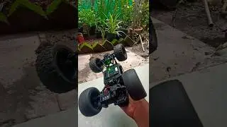 Rc Rock Climber Install New Tyre #shorts #monstertruck #crezycontrol