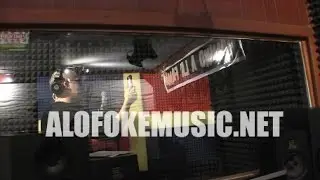 Dentro de un estudio de grabación con el fenómeno musical Bad Bunny (Alofoke En Directo)