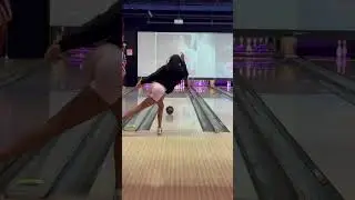 One handed backup ball 🤩 #bowling #femalebowler #bowler