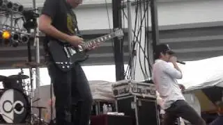Hoobastank - Crawling In The Dark Live (Merrell Crawfish Boil 2009) HQ