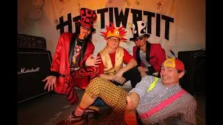 HattiWatit - Paperikone (Paper plane / Status Quo)