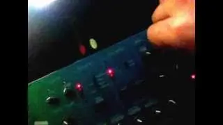 Wobleando un ratito en DNW Records Studios con el sintetizador Roland MS2000R