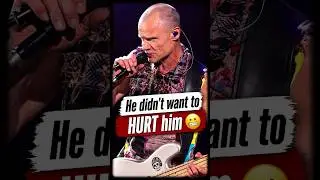 Упс! Фли было так жаль ЭТОГО 😲😲😲 #redhotchilipeppers #flea #rhcp #shorts
