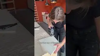 Pro tip: The first thing you should know when working with a jigsaw #woodworker Martine Beijer