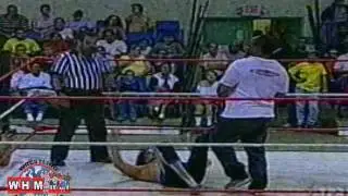 WWC Carlos Colon vs Rey Gonzalez Carlos quema a Rey
