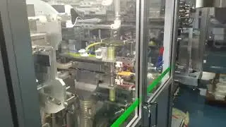 Baby pants packing machine/Full-servo baby pants diaper packaging machine under pre-shipment test