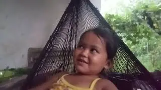 Nagtuturo sya kung paano magtaas ng kilay😂😂