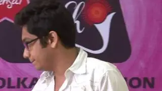 Dipayan Banerjee singing in khoj kolkata audition
