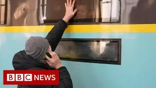 Crowds of women and children board trains out of Ukraine - BBC News