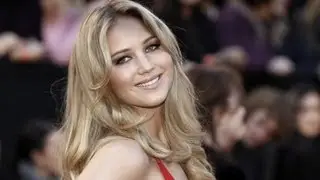 Jennifer Lawrence Bio: Star of The Hunger Games