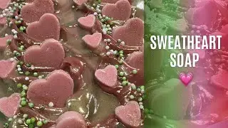 My Valentines Soap 🩷 and simplicity rant #naturalingredients #heart #soapmaking #smallsoapchannel 
