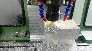Servohalterung - Stufe f&uuml;r Klemmung vorfr&auml;sen
