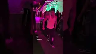 Chamamos a aten&ccedil;&atilde;o da galera dan&ccedil;ando na Laroc - Que nota merece ? #videoshorts #dan&ccedil;a #dance #laroc