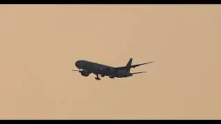 Emirates 777 - Landing Gear Extending in Slow Motion