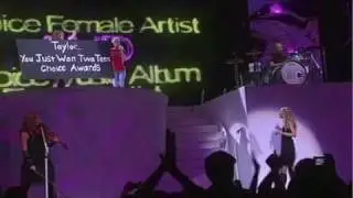 Surprise! Taylor Wins 2 Teen Choice Awards!