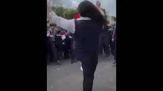 Stan Twitter: Person impresses an entire male crowd with their death drop! 😲