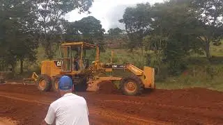 Espalhando material para aterro com motoniveladora/grader/niveleuse/patrol 120 k