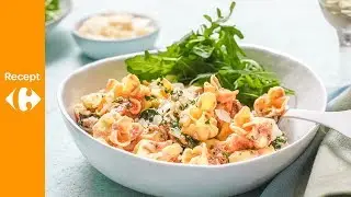 Pastaparels met rauwe ham in een spinaziericottasausje