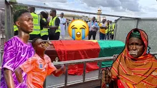 🛑Arriv&eacute;e de la d&eacute;pouille de Cheikh Tour&eacute; &agrave; Dakar😭Sa m&egrave;re est inconsolable devant le serceuil &rsquo;&rsquo; 