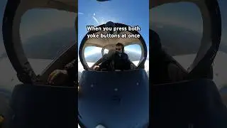 When You Press BOTH Yoke Buttons At Once #airplane #privatepilot #pilotlife