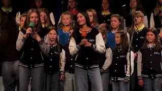 Minichor Bruneck- Hallo Hallo (Berge Cover)