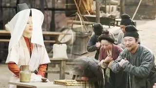 柔弱女孩本被看不起，卻在眾人無能為力時，一招救全城，萬人跪謝封她為神！💕#中国电视剧 #爱情