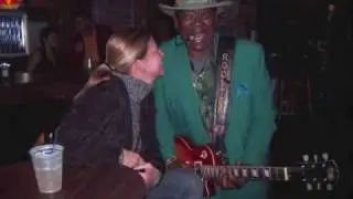Rooster Sings 