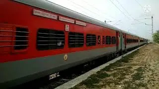 02916 Ashram Express With WDP4 in full speed ||