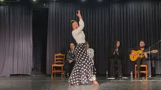 Tablao Flamenco de la AMEC 2025 /Berta Morales, nuestra profesora, al baile