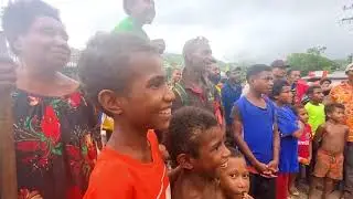 Juggler Rog&eacute;rio Piva for the streets in Port Moresb - Papua New Guinea