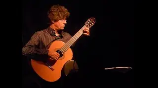La position classique de la guitare
