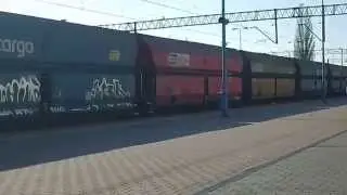 ET41-145 z pociągiem towarowym rusza spod semafora na dworcu Lublin 31.10.2013