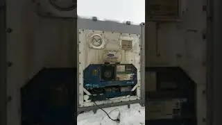 Реконтейнер Carrier 2000 г с поршневой установкой  в работе.