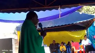 BABA ASKOFU DKT MWAIKALI AKIHAMASISHA UNUNUZI WA UWANJA KTK HARAMBEE PARISHI YA MBALIZI KKAM