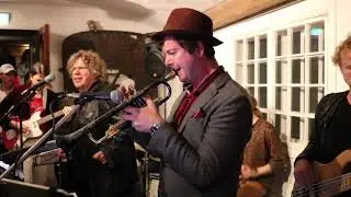 Keyboard and trumpet solo at the same time? Testing my limits..