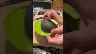 Don&rsquo;t put avocados in plastic bags #avocado #kitchengadgets en