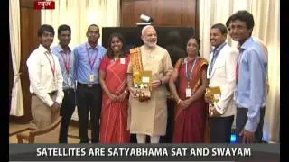 Team of students that built satellite 