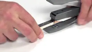 Swingline&trade; Loading your SmartTouch&trade; Stapler