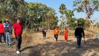 បងប្អូនភៀសសឹកមកជួយសម្អាតបរិស្ថាននៅទួលប្រាសាទ កន្លែងទួលបុរាណ