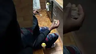 SAMBICH BLOQUE SON ONCLE DANS L’ASCENSEUR