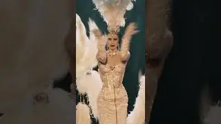 Living my vintage showgirl dream! 💃