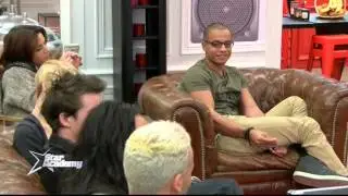 Romain n'a pu se retenir (0102 à 11h15)