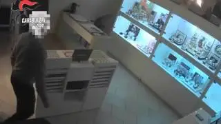 Colpo (fallito) in gioielleria, beccati due di San Severo